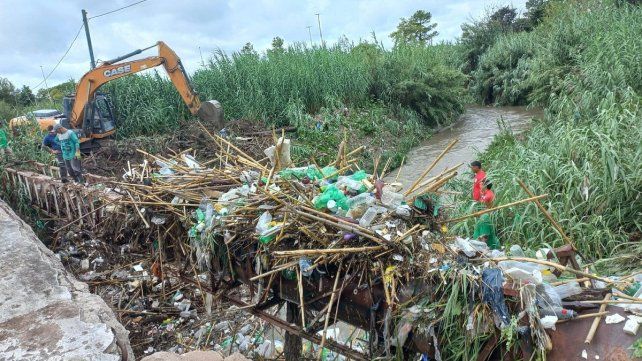 Los trabajos de búsqueda de madre e hija desaparecidas continúan en la zona del Arroyo Las Viejas Los trabajos de búsqueda de madre e hija desaparecidas continúan en la zona del Arroyo Las Viejas