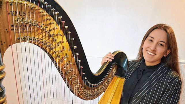 La intérprete de arpa, Florencia Arizpe David.