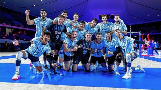 Luciano Vicentín (camiseta 17) junto a sus compañeros de la Selección Argentina. Luciano Vicentín (camiseta 17) junto a sus compañeros de la Selección Argentina.
