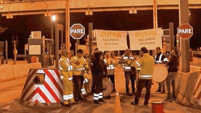 Los trabajadores temen por sus puestos en enlace Rosario-Victoria. Los trabajadores temen por sus puestos en enlace Rosario-Victoria.