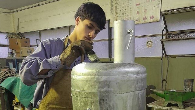 Alumnos hacen salamandras y las donan a quienes lo necesitan Alumnos hacen salamandras y las donan a quienes lo necesitan