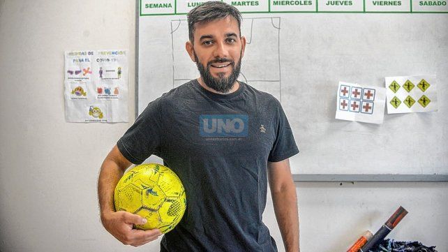 El profesor de Educación Física Marcelo Altamirano enfocó su desarrollo profesional en dos áreas que no suelen ser las que más atención demandan tanto por organismos oficiales como por instituciones de la sociedad civil: la ruralidad y el ambiente natural, y la discapacidad.