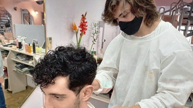 Aire fresco. De la mano de los jóvenes peluqueros, la juventud regresó a los salones.