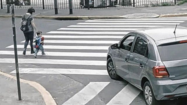 En Argentina, se estima que en 2021 cerca de 1300 peatones murieron en el tránsito. El tercer jueces de marzo se celebra el Día de la Seguridad Peatonal y desde la asociación Luchemos por la Vida brindan estadísticas y pautas para proteger la vida.