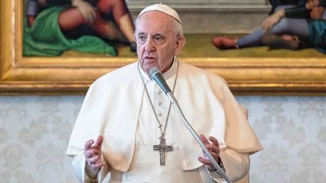 Francisco pide trabajo y sueños para los jóvenes.