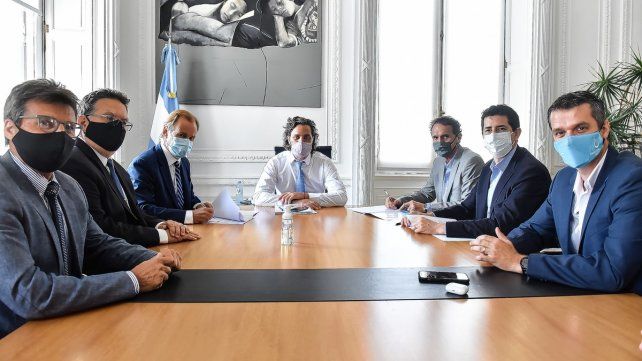 Bordet, Francolini, Cresto y los ministros nacionales en la firma del convenio para la ejecución de la obra.