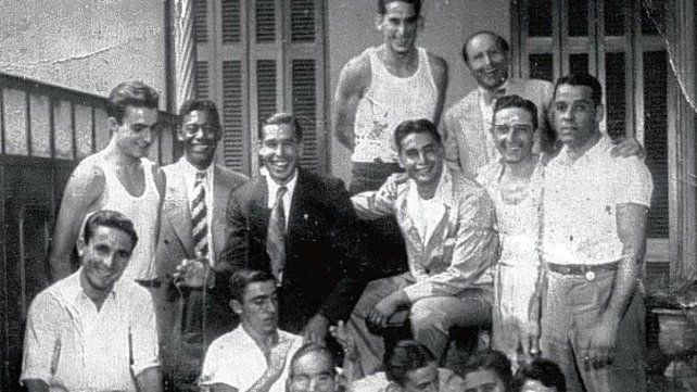 Los padres de Alejandro de los Santos se afincaron en Paraná, lugar donde nació el futbolista. Los padres de Alejandro de los Santos se afincaron en Paraná, lugar donde nació el futbolista.