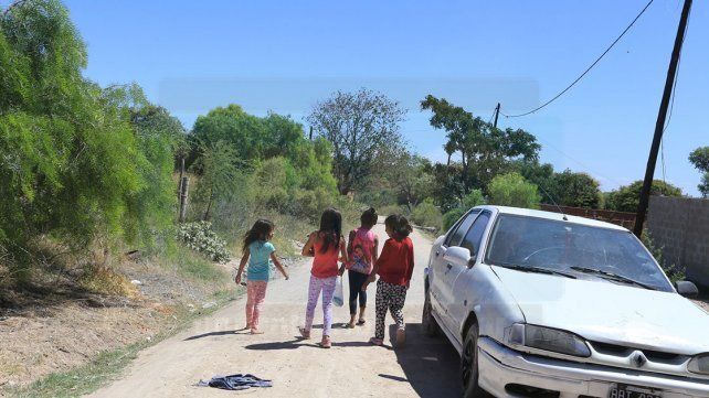 Calles de tierra y baldíos son parte del paisaje del barrio Las Piedras de Paraná, donde falta mucho por hacer