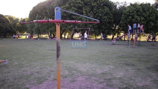 Paraná: juegos en mal estado en distintos parques generan recurrentes quejas de vecinos