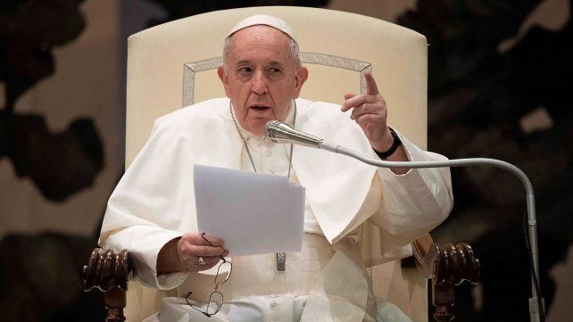 Durante su discurso, el Papa Francisco llamó al mundo a atender las urgencias de "vacunas, agua y pan cotidiano".