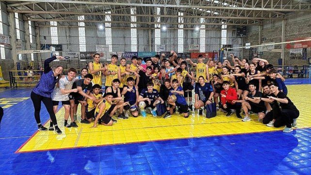 Paracao dio obsequios a Tomás Omarini y Camila Pérez por sus preseas plateadas con Argentina. Paracao dio obsequios a Tomás Omarini y Camila Pérez por sus preseas plateadas con Argentina.