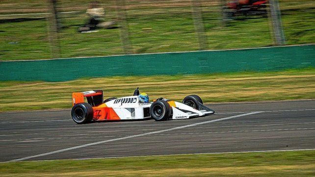 Hubo una exhibición en Concordia con una réplica del McLaren de 1988. Hubo una exhibición en Concordia con una réplica del McLaren de 1988.