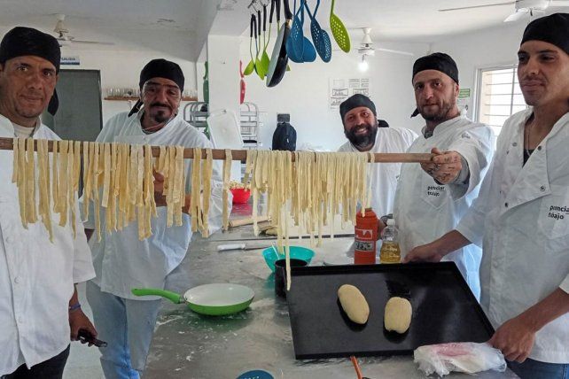 El municipio de Paraná impulsa talleres para personas en situación de calle. El municipio de Paraná impulsa talleres para personas en situación de calle.