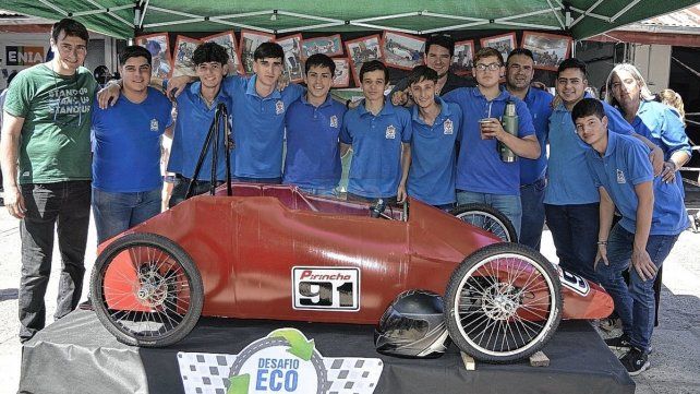 Larroque. El equipo de la EET Nº4 Pablo Broese logró el segundo lugar en el Sprint Femenino y en la prueba 1/8 de milla.