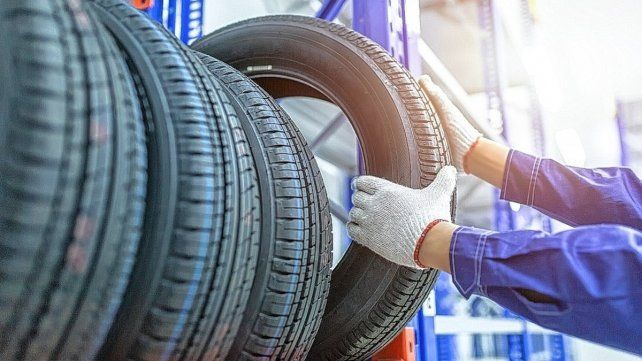 Neumáticos están en falta y hay preocupación en comercios del rubro