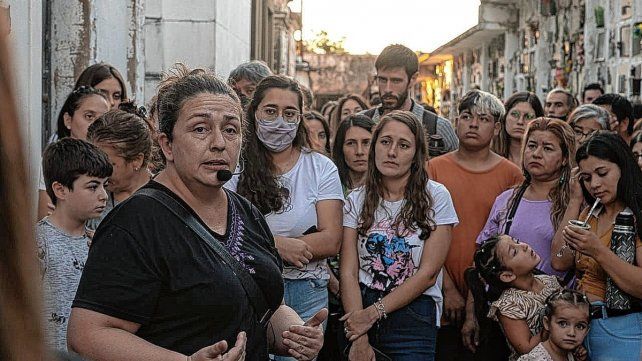 Realizaron una nueva visita guiada enmarcada en el ciclo Atardeceres en el Cementerio