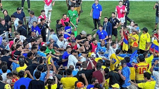Once jugadores de Uruguay fueron informados tras los incidentes frente a Colombia. Once jugadores de Uruguay fueron informados tras los incidentes frente a Colombia.