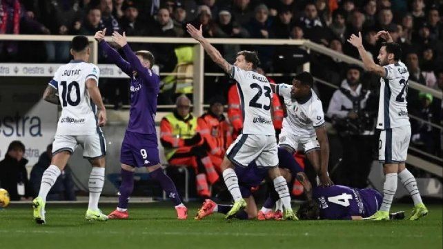 Está bien Edoardo Bove, el jugador de Fiorentina que colapsó ante Inter. Está bien Edoardo Bove, el jugador de Fiorentina que colapsó ante Inter.
