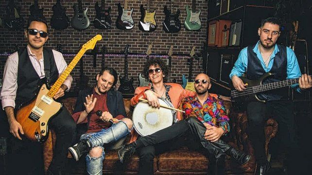 La banda paranaense Akyles y los mirmidores. En el Ciclo Mucha Más Música en el anfiteatro. La banda paranaense Akyles y los mirmidores. En el Ciclo Mucha Más Música en el anfiteatro.