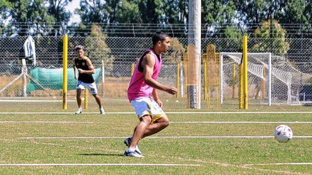 Quintana llega a Atlético Paraná para reforzar la defensa.