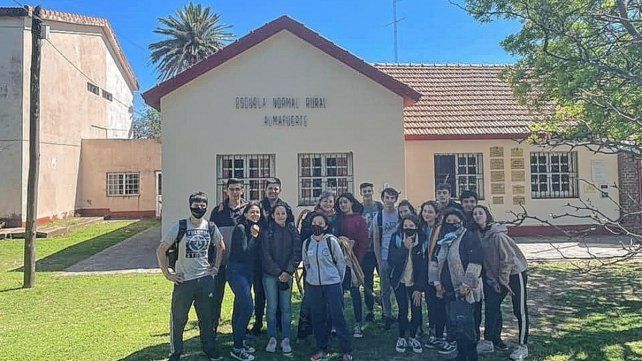La escuela Almafuerte pide que se garantice el derecho a al educación.