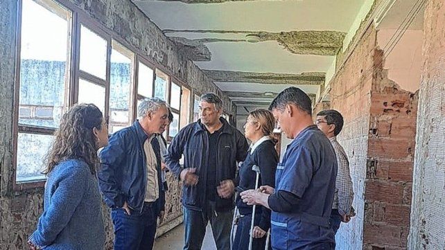 Este año, el ministro Darío Schneider y la presidenta del CGE, Alicia Fregonese, visitaron la insitutución y observaron en el mal estado que quedó.