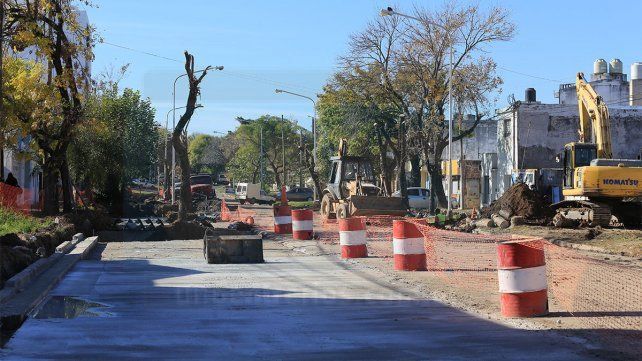 Este es el panorama de calle Racedo este sábado por la mañana. La Municipalidad informó que los árboles se trasladarán al exhipódromo.