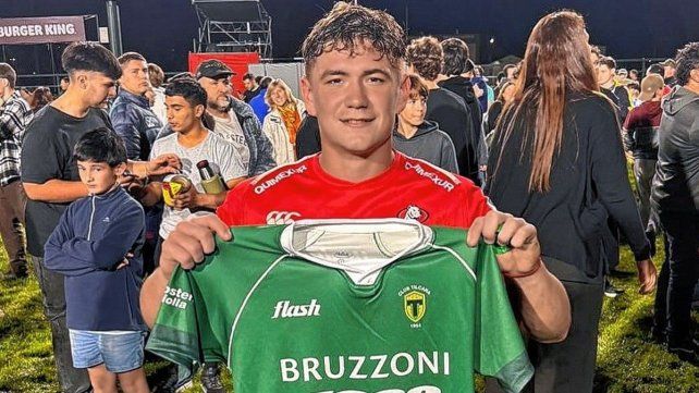 Lautaro Cipriani con la camiseta de Tilcara, el club de sus amores. Lautaro Cipriani con la camiseta de Tilcara, el club de sus amores.