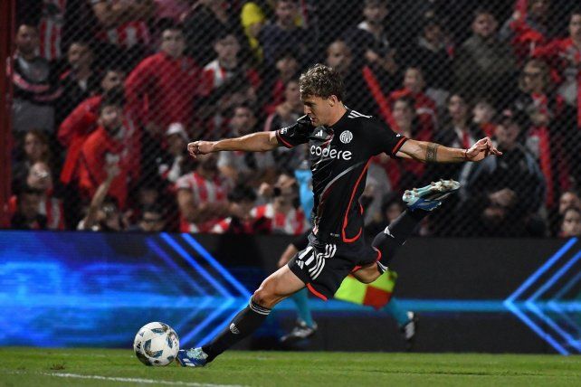 Colidio titular en River. Colidio titular en River.