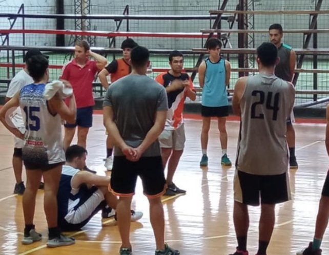 Urquiza de Santa Elena en pleno entrenamiento para su regreso
