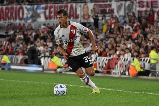 River se presenta de local. River se presenta de local.