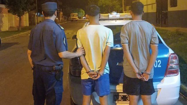 Dos adolescentes fueron detenidos en Paraná tras intentar ingresar a una casa. Dos adolescentes fueron detenidos en Paraná tras intentar ingresar a una casa.