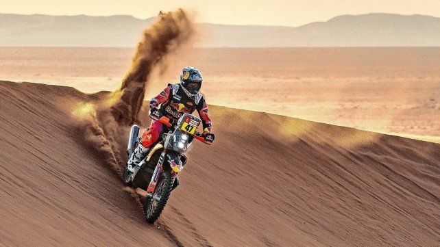 Kevin Benavides en el podio de la tercera etapa del Dakar. Kevin Benavides en el podio de la tercera etapa del Dakar.