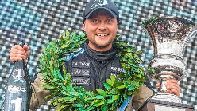 Joel Gassmann corre en Villa Mercedes.