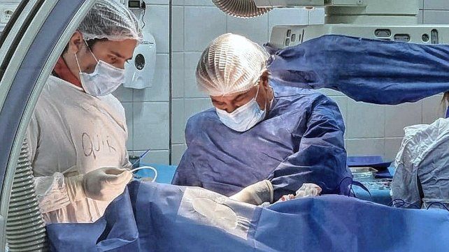 Se colocó, mediante un procedimiento quirúrgico, un cardiodesfibrilador implantable con terapia de resincronización cardíaca. Se colocó, mediante un procedimiento quirúrgico, un cardiodesfibrilador implantable con terapia de resincronización cardíaca.