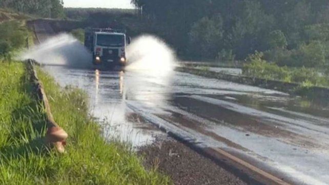 Cortan una ruta en Corrientes por la suba del río Uruguay. Cortan una ruta en Corrientes por la suba del río Uruguay.