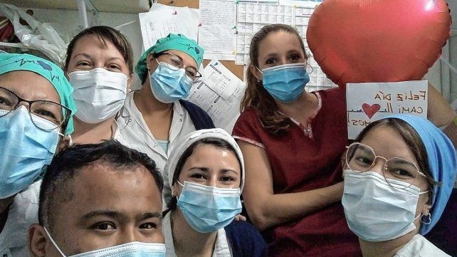 A Camila le toca trabajar en días festivos