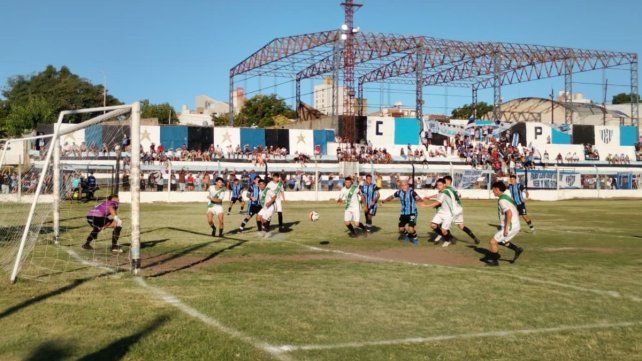 Arsenal de Viale y Peñarol de Paraná definirán el liderazgo de la Zona 1 de la Copa Entre Ríos. Arsenal de Viale y Peñarol de Paraná definirán el liderazgo de la Zona 1 de la Copa Entre Ríos.