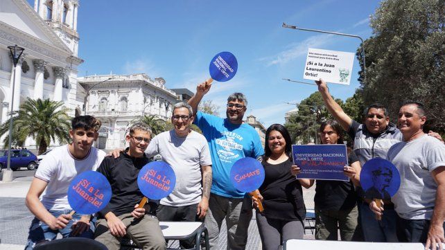La comunidad educativa pide que Diputados trate la creación de la Universidad Juan L. Ortiz.