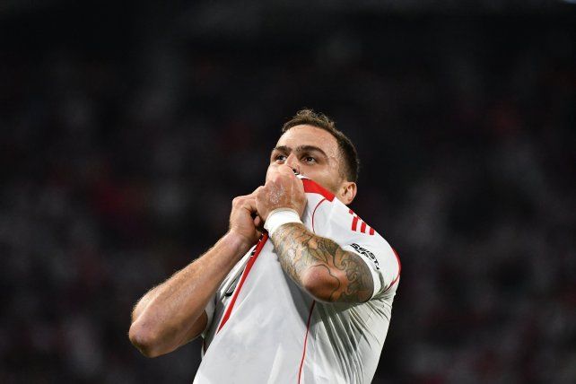 González Pirez, de cabeza, puso el 1-0 River ante Ciudad Bolívar. González Pirez, de cabeza, puso el 1-0 River ante Ciudad Bolívar.