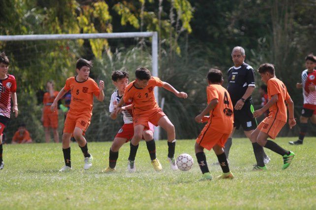 Naranjitos jugando su torneo edición 2021