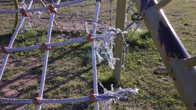 Paraná: juegos en mal estado en distintos parques generan recurrentes quejas de vecinos