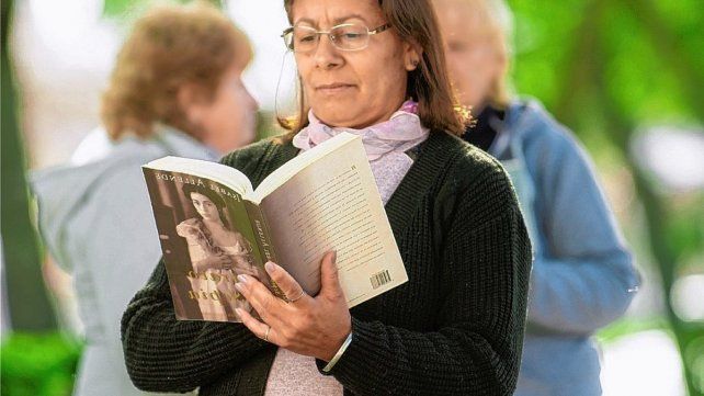Día del Libro. Para promocionar la lectura y las bondades de las obras impresas.