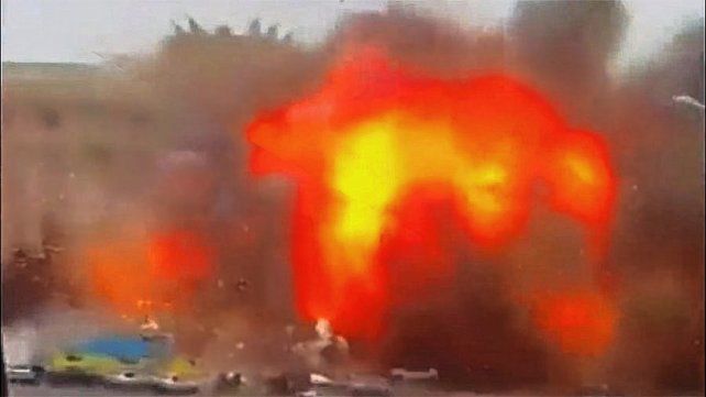 El ejército ruso bombardeó este martes el centro de Jarkov, segunda ciudad más poblada de Ucrania, y los proyectiles impactaron los edificios gubernamentales ubicados en la plaza principal, denunciaron las autoridades locales.