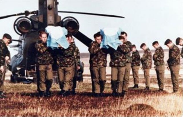 En 1994 encontraron los restos del avión Lear Jet en las Islas Malvinas. Los restos de los argentinos fueron trasladados hasta un cementerio argentino de Darwin