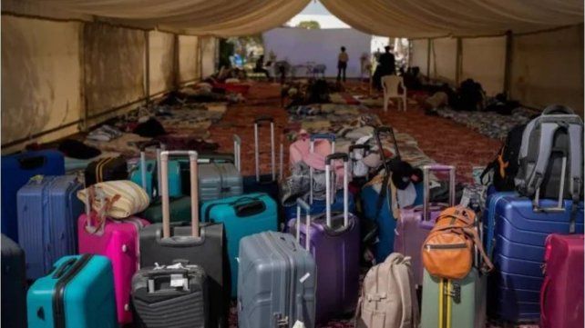 El gobierno dijo que repatrió a 250 argentinos varados en Emiratos Árabes El gobierno dijo que repatrió a 250 argentinos varados en Emiratos Árabes