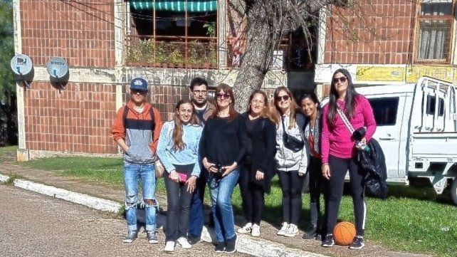 Actividad. Alumnos y docentes de la carrera Ingeniería Civil visitaron el Barrio 708 viviendas.