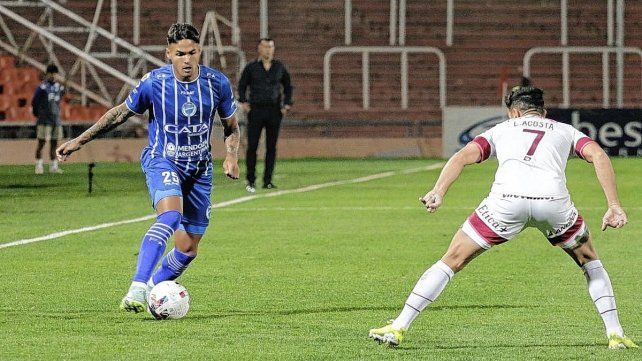 Godoy Cruz fue local en el Malvinas de Mendoza.