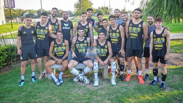 Gross Paracao entrenó ayer por primera vez de cara al choque que afrontará ante Policial de Formosa por los cuartos de final de la Liga de Vóleibol Argentina.