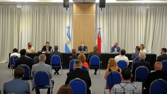 En su visita a Paraná, Guzmán habló de la deuda y de la inflación.